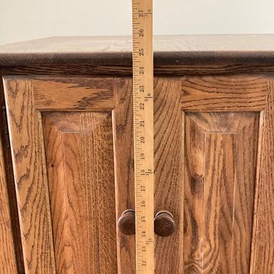 LOT 32: Wood Side Table / Cabinet with Storage