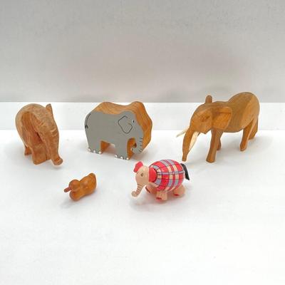 LOT 38: Wall Mount / Hanging Miniature Holder with Collection of Thimbles, Miniatures and More