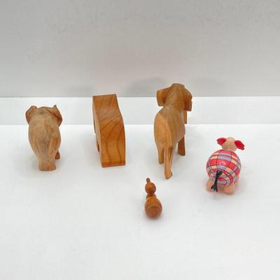 LOT 38: Wall Mount / Hanging Miniature Holder with Collection of Thimbles, Miniatures and More