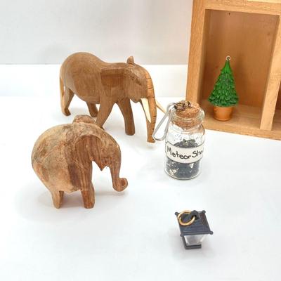 LOT 38: Wall Mount / Hanging Miniature Holder with Collection of Thimbles, Miniatures and More