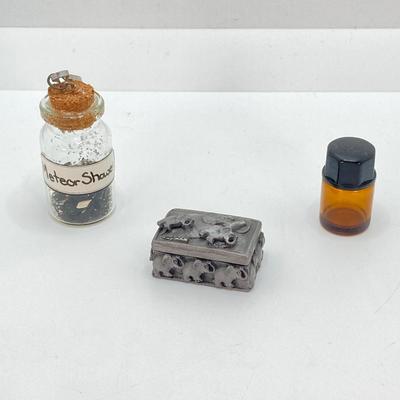 LOT 38: Wall Mount / Hanging Miniature Holder with Collection of Thimbles, Miniatures and More