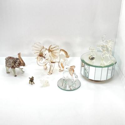 LOT 39: Beautiful Crystal / Glass Elephant Figurines