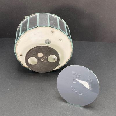 LOT 39: Beautiful Crystal / Glass Elephant Figurines