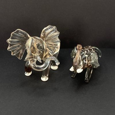 LOT 39: Beautiful Crystal / Glass Elephant Figurines