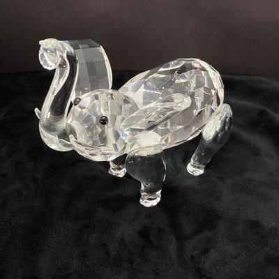 LOT 40: Collection of Crystal / Frosted Glass Elephant Figurines - Shannon Crystal and More