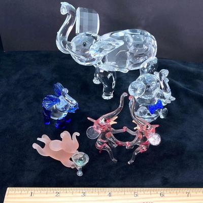 LOT 40: Collection of Crystal / Frosted Glass Elephant Figurines - Shannon Crystal and More