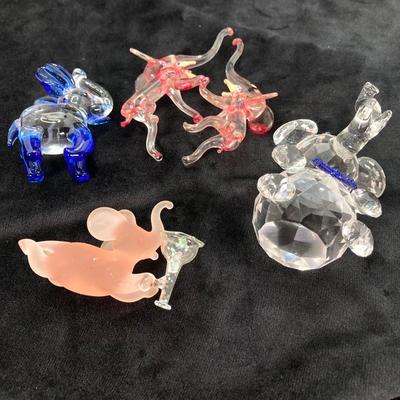 LOT 40: Collection of Crystal / Frosted Glass Elephant Figurines - Shannon Crystal and More