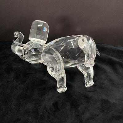 LOT 40: Collection of Crystal / Frosted Glass Elephant Figurines - Shannon Crystal and More
