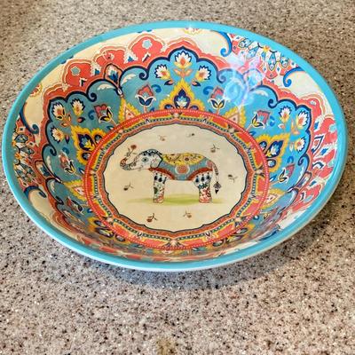 LOT 47: Kitchen Cabinet Finds - Mugs, Pyrex, Snapware, Tupperware and More