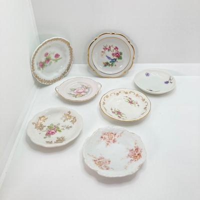 LOT 55: Gorgeous Painted Royal Worchester England 1094 Ra. No. 29115 Pitcher, Tea Bag Strainers and Holders