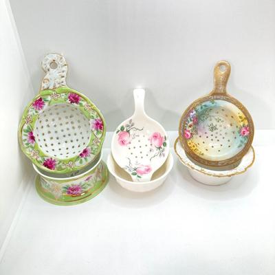 LOT 55: Gorgeous Painted Royal Worchester England 1094 Ra. No. 29115 Pitcher, Tea Bag Strainers and Holders