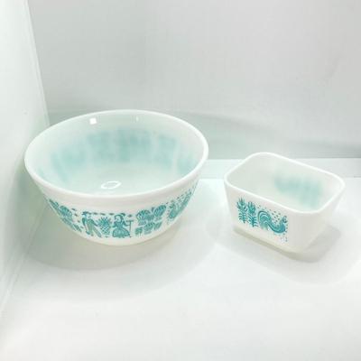 LOT 58: Vintage Pyrex Bowls (Butterprint) / Refrigerator Dishes with Lids Collection with Vintage Cookbooks