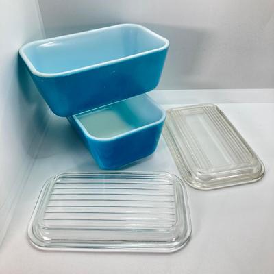 LOT 58: Vintage Pyrex Bowls (Butterprint) / Refrigerator Dishes with Lids Collection with Vintage Cookbooks
