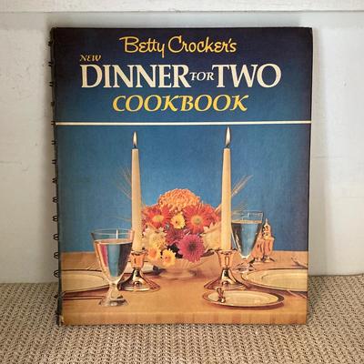 LOT 61: Vintage Pryrex Refrigerator Dishes with Lids, Limoges Small Plates, Better Homes and Gardens Cookbooks and More