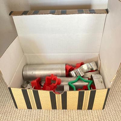 LOT 63: Vintage Baking Collection - Pampered Chef Bowl Hamilton Mixer, Cookie Cutters, Hershey's Recipe Book, "Dreamy Dessert...