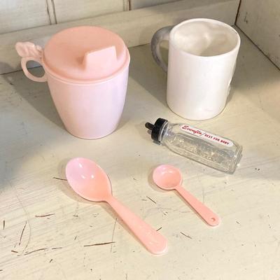LOT 68: Sweet Children's Kitchen Bake / Play Collection - Doll-E-Toys Pink Cup, Worthmore Aluminum Cup Cake Baking Tray, Plates,