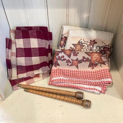 LOT 73: Large Vintage Home Decor Collection - Longaberger Handmade Basket, Wooden Spools, Lillian Vernon Americana Serving Plate and Much...