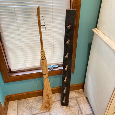 LOT 73: Large Vintage Home Decor Collection - Longaberger Handmade Basket, Wooden Spools, Lillian Vernon Americana Serving Plate and Much...