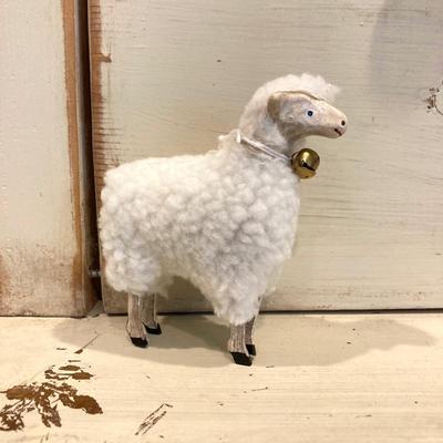 LOT 73: Large Vintage Home Decor Collection - Longaberger Handmade Basket, Wooden Spools, Lillian Vernon Americana Serving Plate and Much...