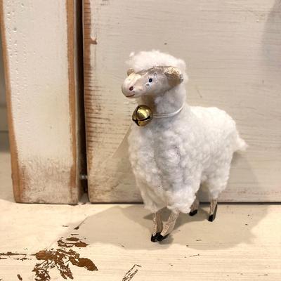 LOT 73: Large Vintage Home Decor Collection - Longaberger Handmade Basket, Wooden Spools, Lillian Vernon Americana Serving Plate and Much...