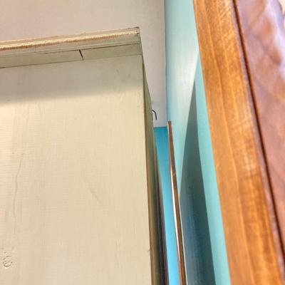 LOT 76: Vintage Farmhouse Style Hutch / Kitchen Hoosier Cabinet