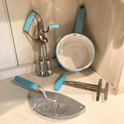 LOT 78: Vintage / Antique Kitchen Pots, Utensils / Gadgets, Crocheted Pot Holders and More