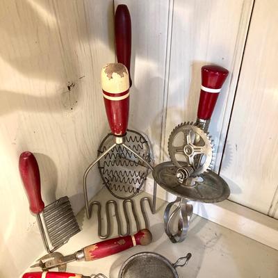 LOT 78: Vintage / Antique Kitchen Pots, Utensils / Gadgets, Crocheted Pot Holders and More