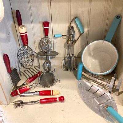 LOT 78: Vintage / Antique Kitchen Pots, Utensils / Gadgets, Crocheted Pot Holders and More