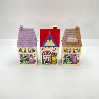 LOT 81: Vintage Party-Lite Winding Lane by Susan Winget, Reader's Digest Small Houses, Yankee Candles / Tea Light Holders, Nautica...