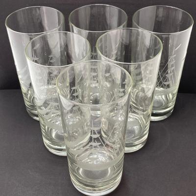 LOT 81: Vintage Party-Lite Winding Lane by Susan Winget, Reader's Digest Small Houses, Yankee Candles / Tea Light Holders, Nautica...