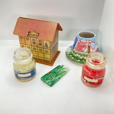 LOT 81: Vintage Party-Lite Winding Lane by Susan Winget, Reader's Digest Small Houses, Yankee Candles / Tea Light Holders, Nautica...