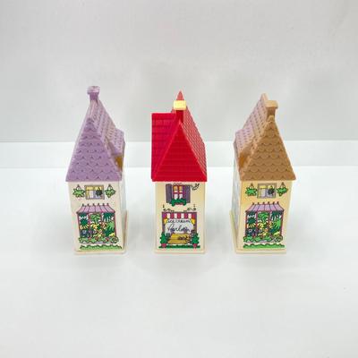 LOT 81: Vintage Party-Lite Winding Lane by Susan Winget, Reader's Digest Small Houses, Yankee Candles / Tea Light Holders, Nautica...