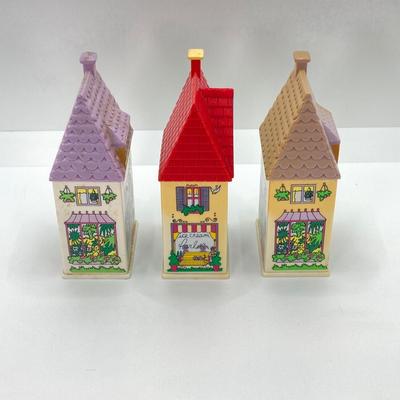 LOT 81: Vintage Party-Lite Winding Lane by Susan Winget, Reader's Digest Small Houses, Yankee Candles / Tea Light Holders, Nautica...