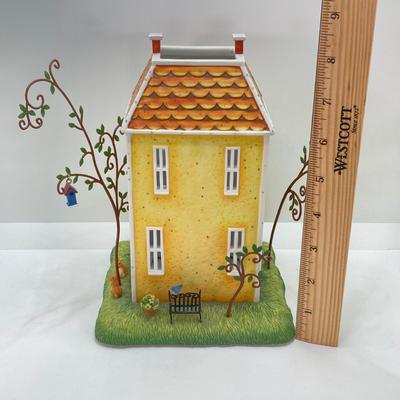 LOT 81: Vintage Party-Lite Winding Lane by Susan Winget, Reader's Digest Small Houses, Yankee Candles / Tea Light Holders, Nautica...