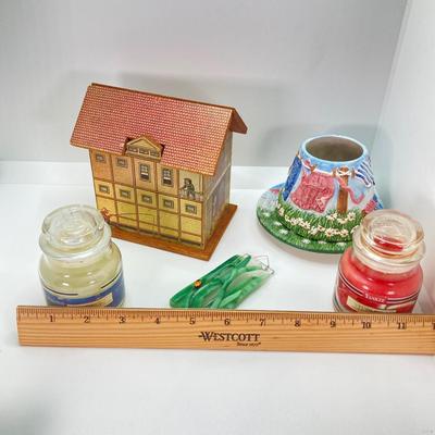 LOT 81: Vintage Party-Lite Winding Lane by Susan Winget, Reader's Digest Small Houses, Yankee Candles / Tea Light Holders, Nautica...