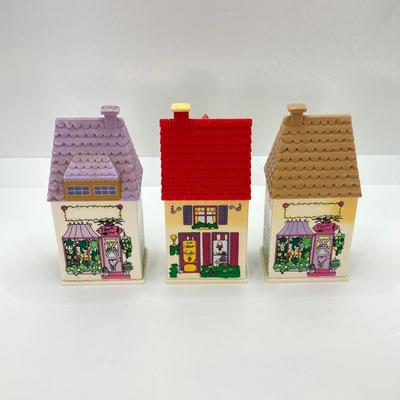 LOT 81: Vintage Party-Lite Winding Lane by Susan Winget, Reader's Digest Small Houses, Yankee Candles / Tea Light Holders, Nautica...