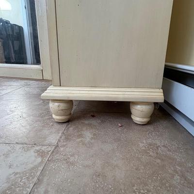 LOT 82: Farmhouse Style Curio Cabinet/Bookcase