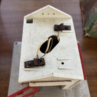 LOT 86: Vintage Plasticville Houses, Paper Mache Train Tunnels, Lionel Whistle Station, Lionel No.395 Flood Light Tower and Accessories