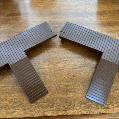 LOT 86: Vintage Plasticville Houses, Paper Mache Train Tunnels, Lionel Whistle Station, Lionel No.395 Flood Light Tower and Accessories