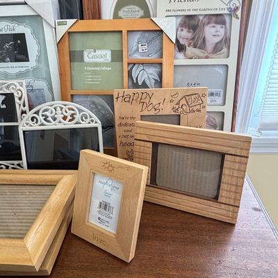 LOT 91: Large Collection of Picture Frames