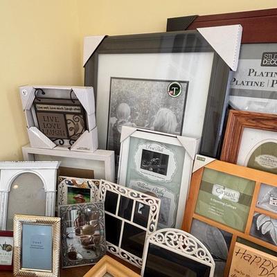 LOT 91: Large Collection of Picture Frames