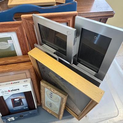 LOT 91: Large Collection of Picture Frames
