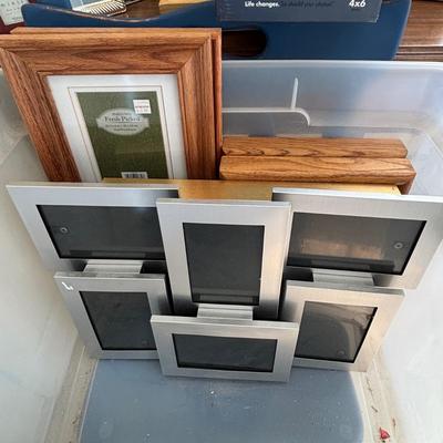 LOT 91: Large Collection of Picture Frames