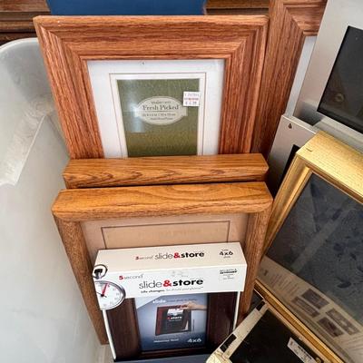 LOT 91: Large Collection of Picture Frames