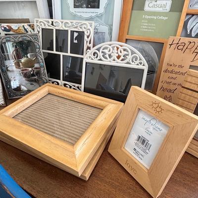 LOT 91: Large Collection of Picture Frames
