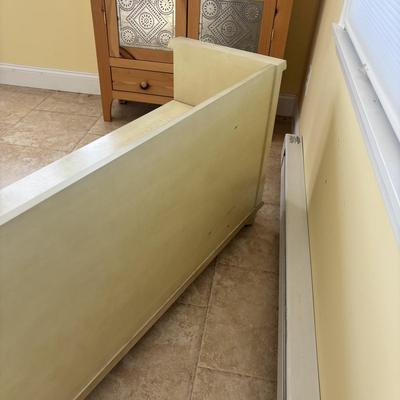 LOT 95: Farmhouse Chic Storage Bench