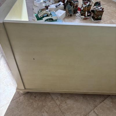 LOT 95: Farmhouse Chic Storage Bench