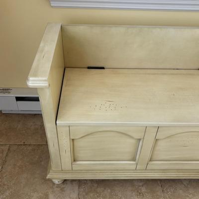 LOT 95: Farmhouse Chic Storage Bench