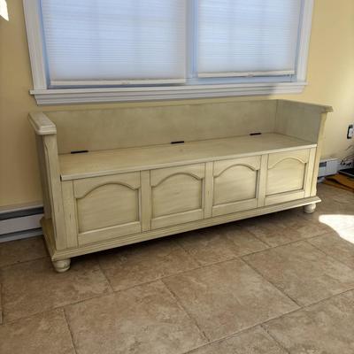 LOT 95: Farmhouse Chic Storage Bench