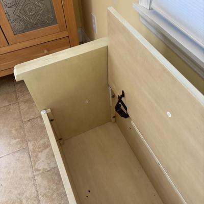 LOT 95: Farmhouse Chic Storage Bench